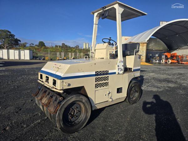 1995 Komatsu JW30 image