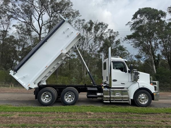 2019 KENWORTH T610 SAR TIPPER, CUMMINS X15 (0KMS ON CUMMINS REBUILD), 18SP image
