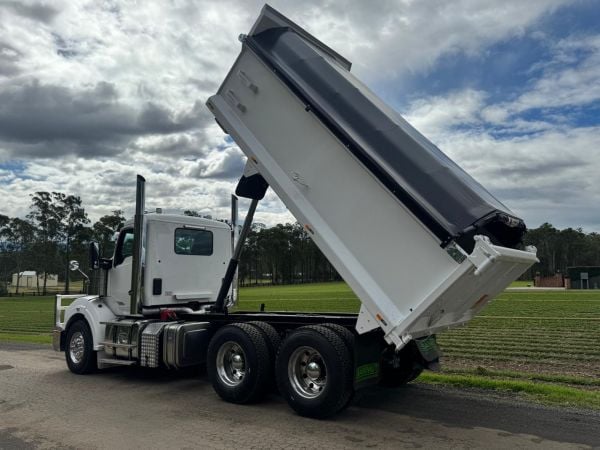 2019 KENWORTH T610 SAR TIPPER, CUMMINS X15 (0KMS ON CUMMINS REBUILD), 18SP image