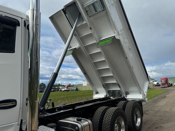 2019 KENWORTH T610 SAR TIPPER, CUMMINS X15 (0KMS ON CUMMINS REBUILD), 18SP image