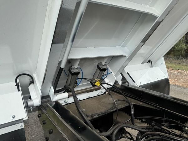2019 KENWORTH T610 SAR TIPPER, CUMMINS X15 (0KMS ON CUMMINS REBUILD), 18SP image
