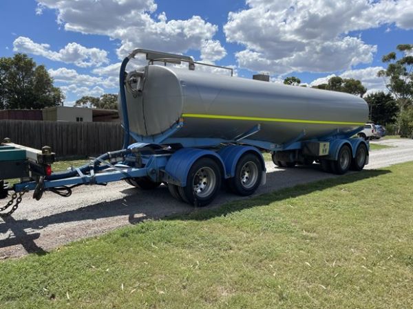 2019 MARSHALL LETHLEAN QUAD DOG 304 STAINLESS MILK TANKER image