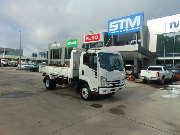 2017 Isuzu FRR FRR image