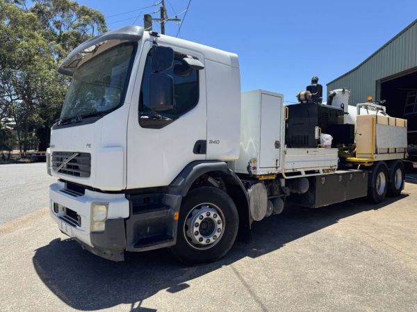 2013 Volvo FE 6×2 Vac Unit image