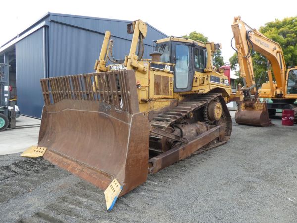 2005 Caterpillar D7R image