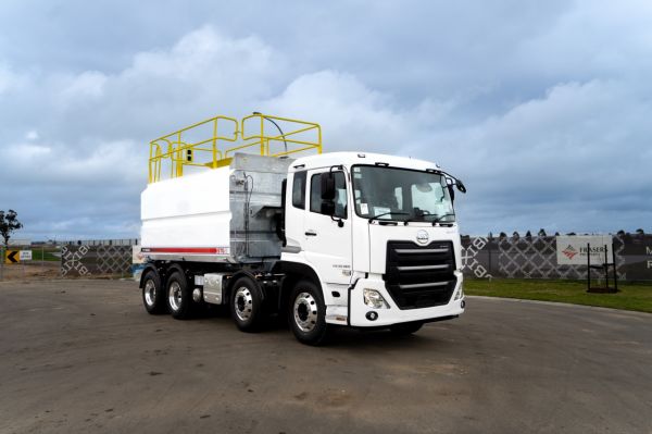 2024 UD Quon Water truck image