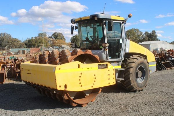 2014 Dynapac CA4000PD image