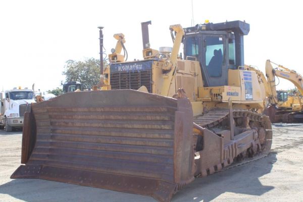 2004 KOMATSU D275AX-5 image