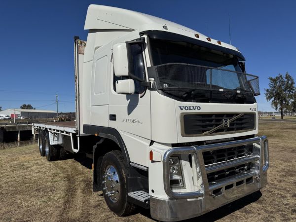 2004 VOLVO FM12 Flatbed image