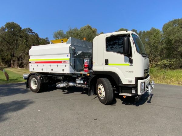 2025 Isuzu FVD 165-260 Water truck 8,000L Galvanised Water Truck image