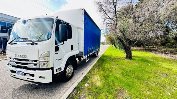 2023 Isuzu FSD 140-260 AUTO Curtain Sider image