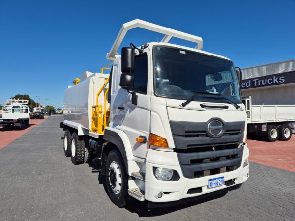 2021 Hino FM 2628-500 Series Water truck 6x4 AUTO Water Cart image