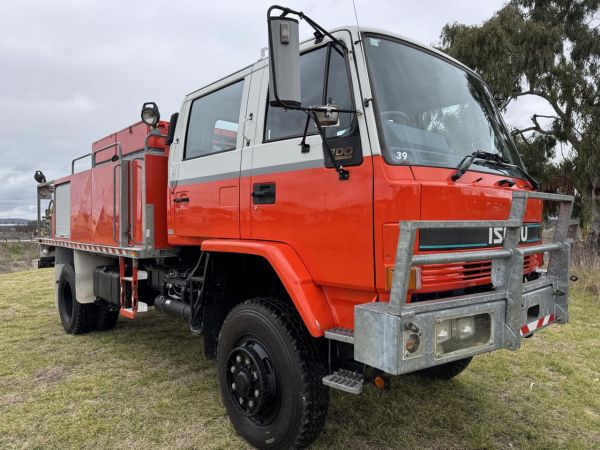 1996 ISUZU FTS700 Fire Truck image