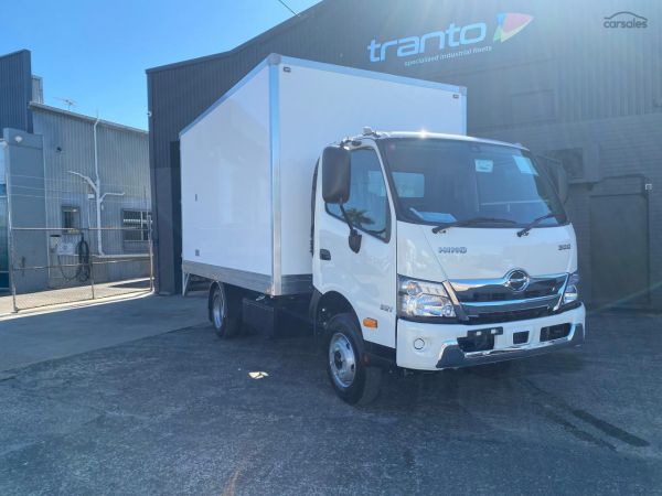 2025 Hino 300 Series 921 image
