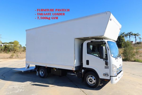 2015 Isuzu NPR 400 Premium AUTO image