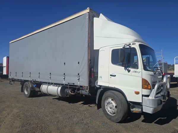 2007 HINO GH Curtain Sider image