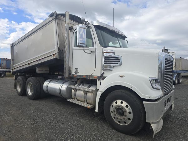 2014 FREIGHTLINER CORONADO 114 Dump Truck image