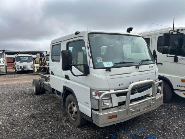 2015 MITSUBISHI FUSO CANTER 918 Cab Chassis image