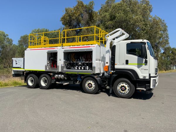 2025 Isuzu FYH 300-350 Service Body 9,000LT DIESEL + 7 x 700LT OIL image