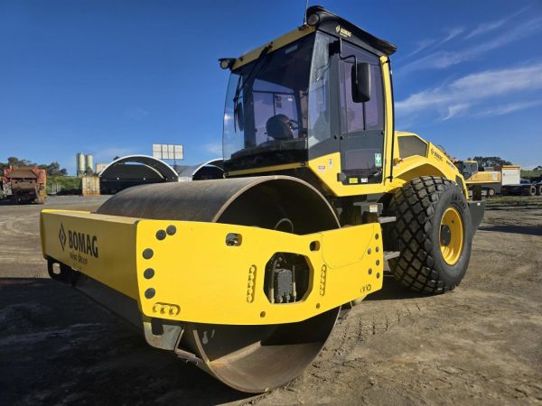 2016 BOMAG bw213D-5 image