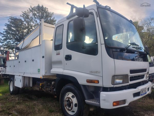 2006 Isuzu F Series FRR 550 image