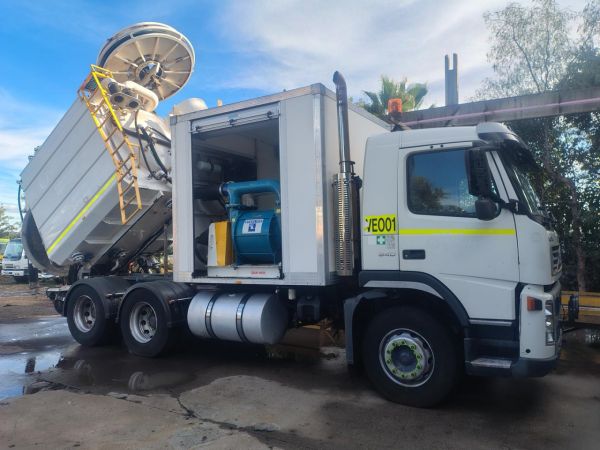2004 Volvo Fm9 image