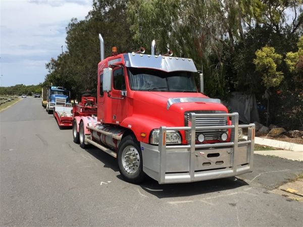 2000 Freightliner FLX 6 X 4 Prime Mover image