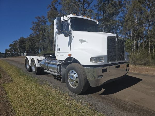 2010 KENWORTH T388 image