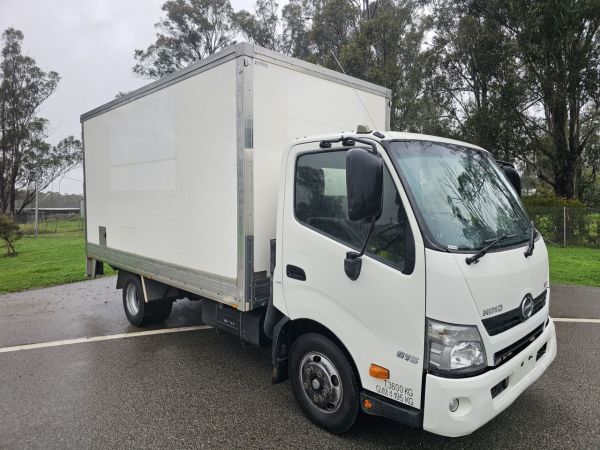 2014 Hino 300 616 auto car licence pantech truck image