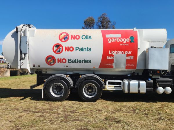 2017 VOLVO FE300 Garbage Compactor image