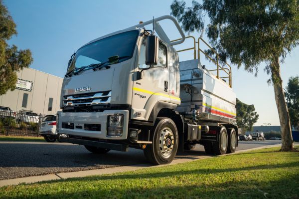 2025 Isuzu FVZ 240-300 Water truck 13,000L Mine Spec Water Truck image