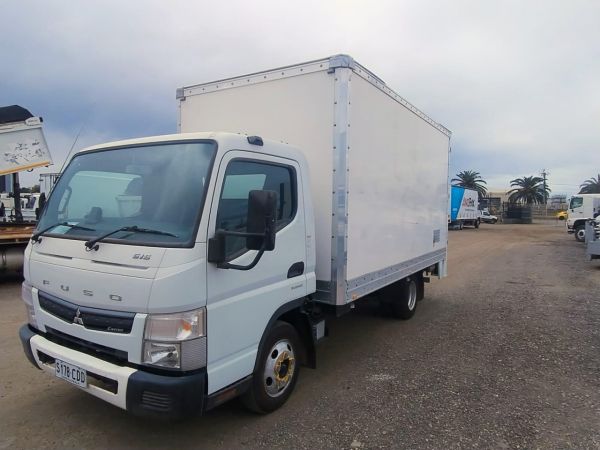 2019 MITSUBISHI FUSO CANTER 515 Box Truck image