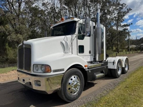 2005 KENWORTH T401 image
