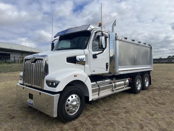 2024 Western Star 48X Western Star Manual image