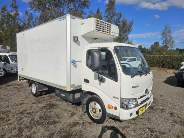 2020 Hino 300 616 auto car licence refrigerated pantech truck image