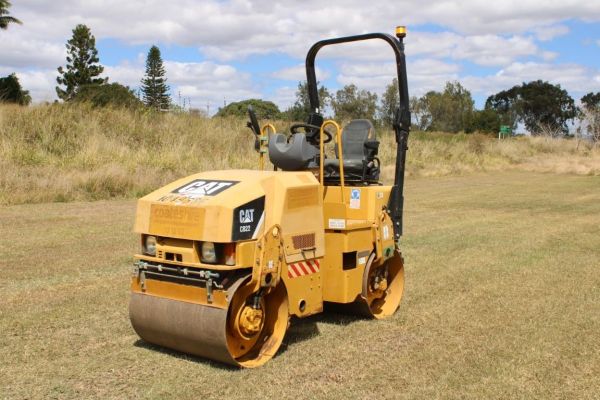 2011 CATERPILLAR CB22 image