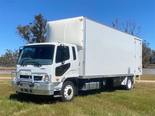 2019 MITSUBISHI FUSO FIGHTER Pantech FM67F 1627 XXLWB AUTO image
