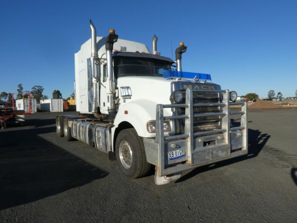 2011 Mack Titan image
