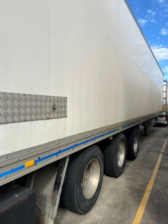 2002 Maxi Trans Fridge image