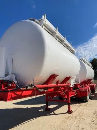 Bulk powder tankers image