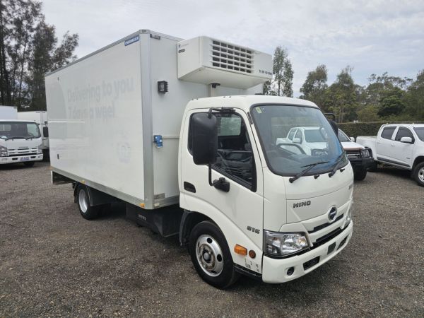 2021 Hino 300 turbo diesel car licence refrigerated pantech truck image