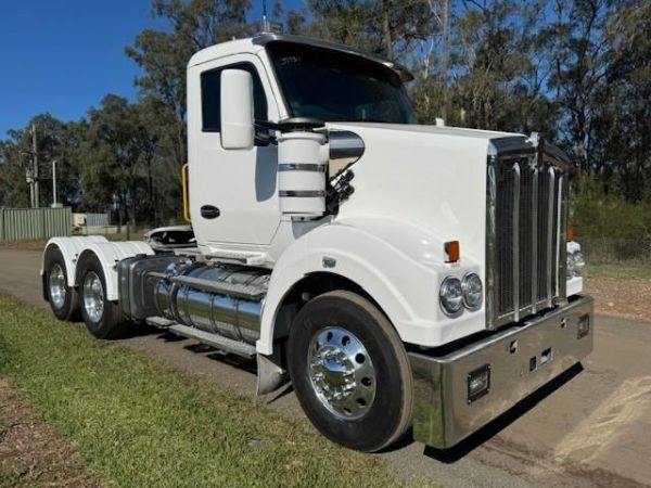 2018 KENWORTH 2X T610 SAR, CUMMINS X15, LOW KMS, AUTO, 97T RATED image