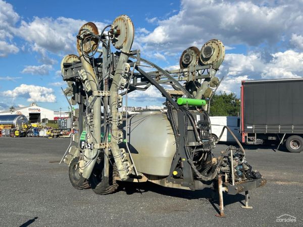 2021 Pastro AG VS-F-4-0-3R Fungicide Multi Row Sprayer image