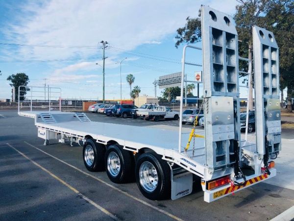 Freighter Drop Deck Semi With Ramps image