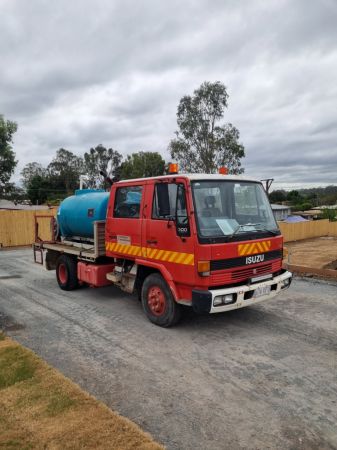 1993 Isuzu FSR 500 WATER TANK image