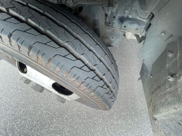 2013 Mitsubishi Fuso CANTER Box Truck image