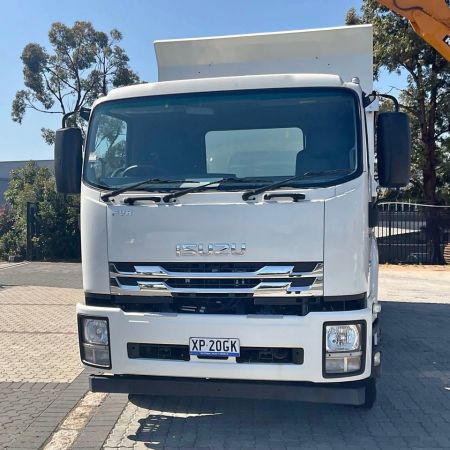 2021 Isuzu 165 300 Tipper image