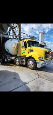 (5) Mack METRO LINER Agitator's image