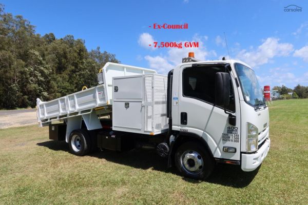 2015 Isuzu N Series NPR 400 image