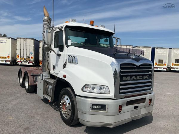2018 Mack Granite image